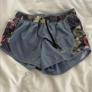 Nike Women's tempo running short size xs